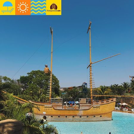 Piazza Com Acesso Ao Acqua Park Aparthotel Caldas Novas Buitenkant foto