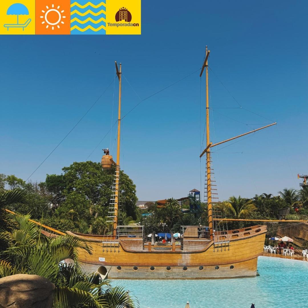 Piazza Com Acesso Ao Acqua Park Aparthotel Caldas Novas Buitenkant foto